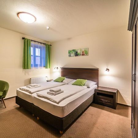 Hotel Koruna Прахатице Екстериор снимка
